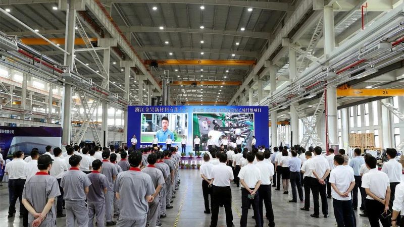 高分子材料与金属材料：一吨价格几何？揭秘价格背后的因素**